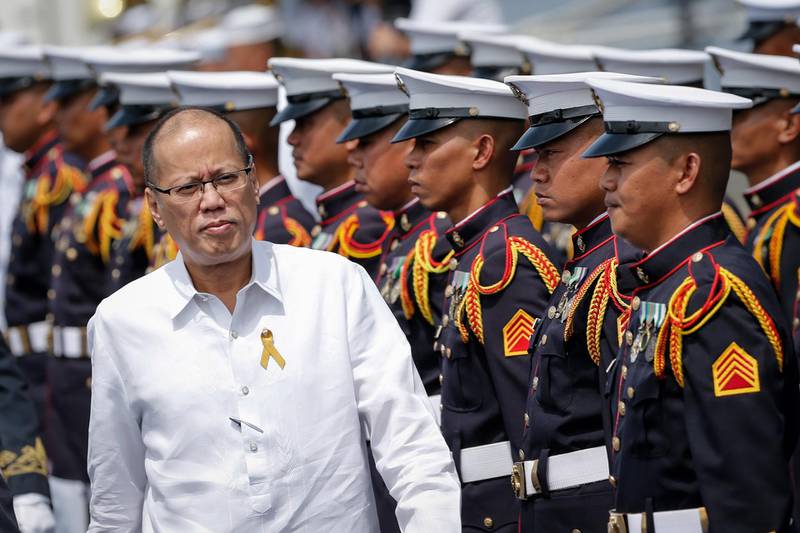 Philippine president Benigno Aquino reviews an honour guard during the Philippine Navy's 118th anniversary in Manila on June 1, 2016. EPA