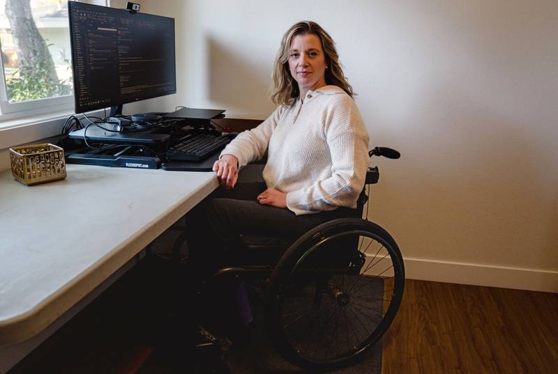Beka Anardi was paralysed in 2009 while giving birth. As millions of people began working remotely, she resumed her career as a recruiter. Bloomberg
