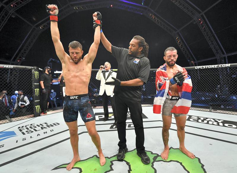 ABU DHABI, UNITED ARAB EMIRATES - JULY 16: Calvin Kattar celebrates after his decision victory over Dan Ige in their featherweight fight during the UFC Fight Night event inside Flash Forum on UFC Fight Island on July 16, 2020 in Yas Island, Abu Dhabi, United Arab Emirates. (Photo by Jeff Bottari/Zuffa LLC via Getty Images)