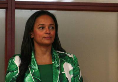 FILE PHOTO: Isabel dos Santos, the daughter of Angolan President Jose Eduardo dos Santos, speaks to journalists before being sworn in as chief executive of state oil firm Sonangol in Luanda, Angola, June 6, 2016.  REUTERS/Ed Cropley/File Photo