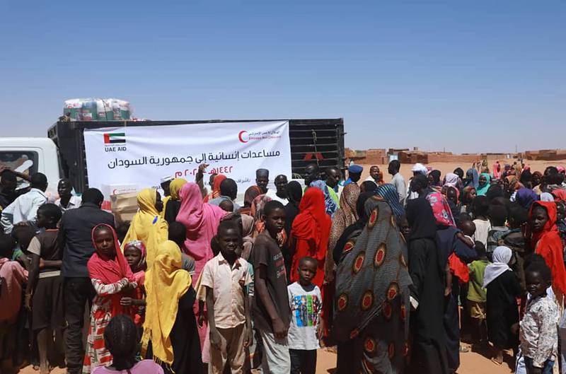 The Red Crescent provides new aid to those affected by floods in 3 Sudanese states. Credit: WAM