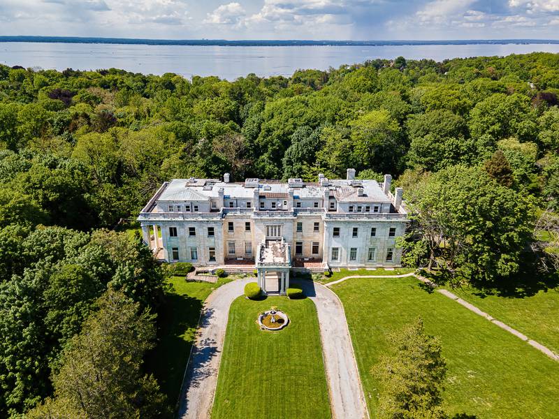 Woolworth Estate aka Winfield Hall, where Taylor Swift shot the music video 'Blank Space' is now up for auction.