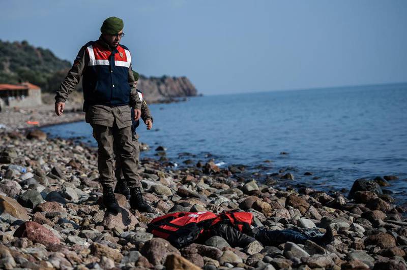 A Turkish paramilitary officer looks at the body of a child washed up on a beach in Canakkale’s Bademli district yesterday. Ozan Kose / AFP