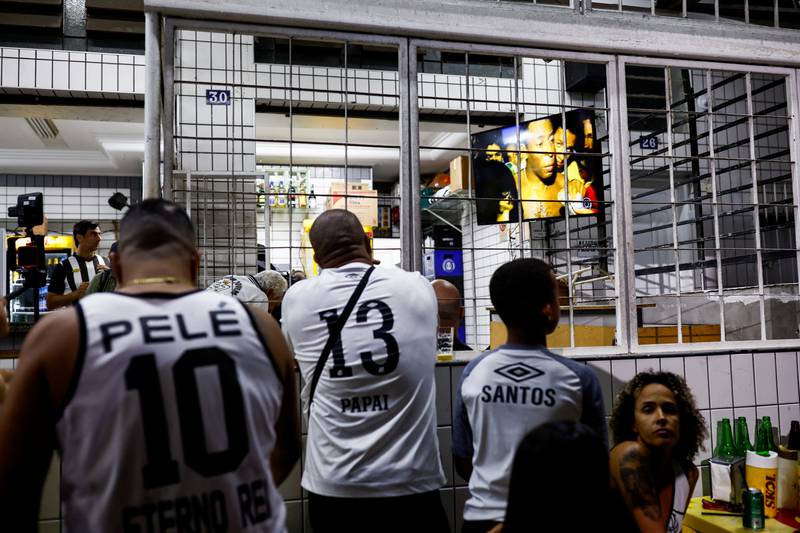 Fans of Brazilian football legend Pele gather in Santos to mourn his death. Reuters
