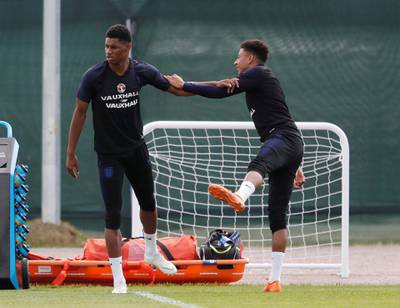 England's Marcus Rashford and Jesse Lingard during training REUTERS / Lee Smith