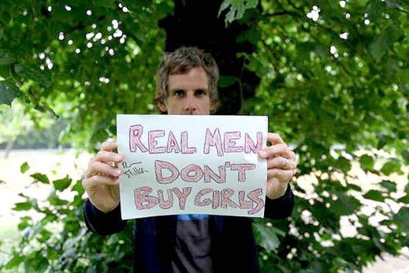 Ben Stiller holds up a sign in support of the kidnapped Nigerian schoolgirls. Courtesy Ben Stiller
