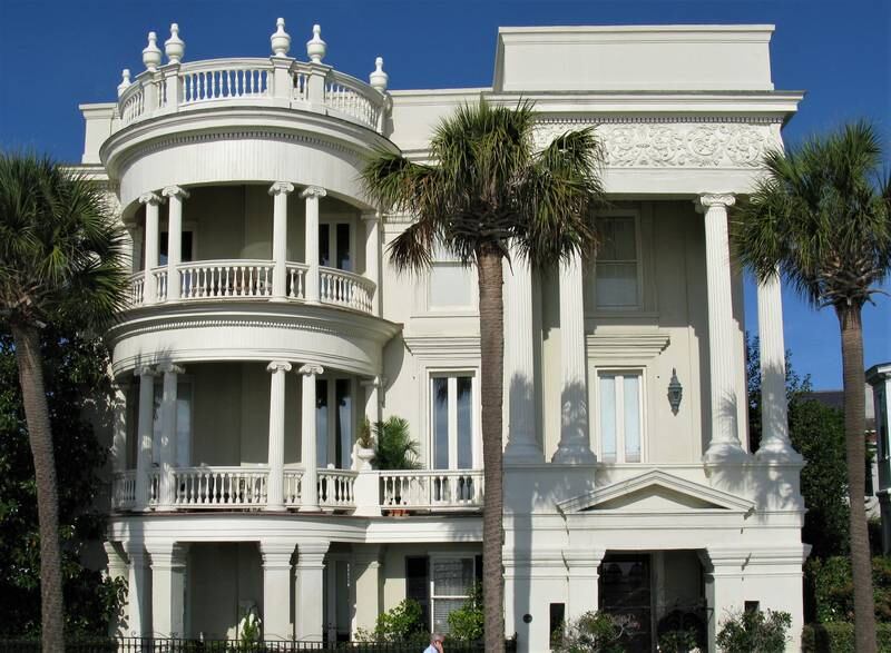 The majestic Porcher-Simonds House (1856) at 29 East Battery Street in Charleston, South Carolina. Photo: Spencer Means / Public Domain