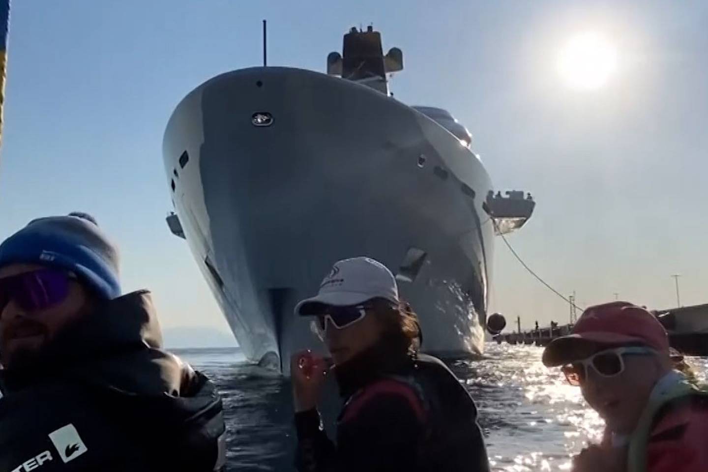 Ukrainians attempt to stop Abramovich's yacht docking in Turkey