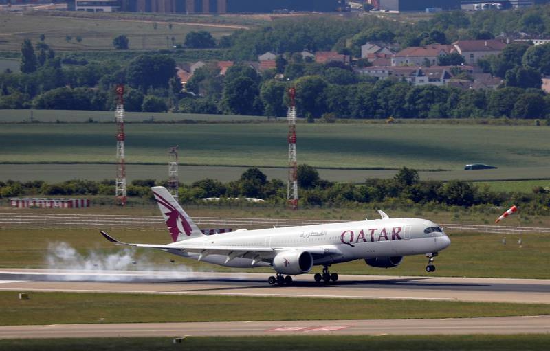 A Qatar Airways Airbus A350 lands at Paris Charles de Gaulle airport in Roissy-en-France during the outbreak of the coronavirus disease (COVID-19) in France May 25, 2020. Picture taken May 25, 2020.  REUTERS/Charles Platiau