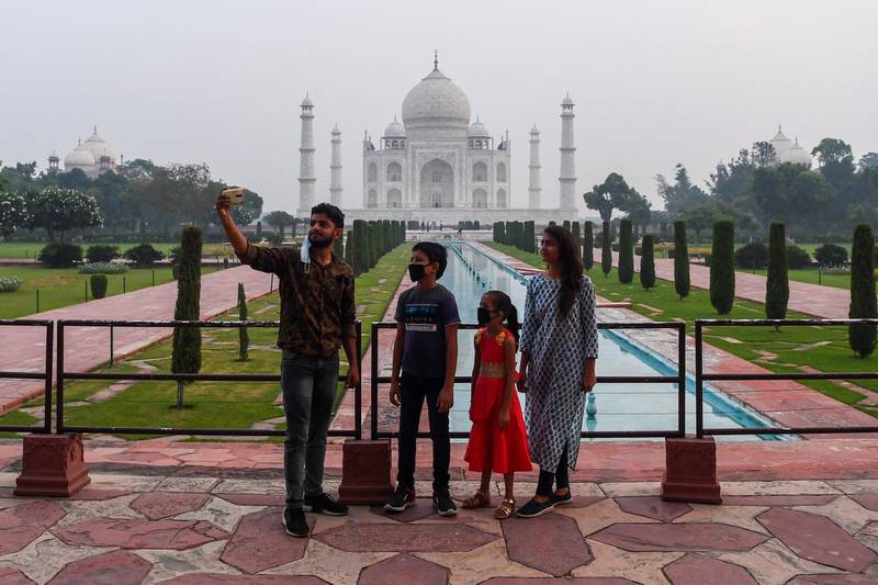 Tourists visit the Taj Mahal in Agra on September 21, 2020. - The Taj Mahal reopened to visitors on September 21 in a symbolic business-as-usual gesture even as India looks set to overtake the US as the global leader in coronavirus infections. (Photo by Sajjad HUSSAIN / AFP)
