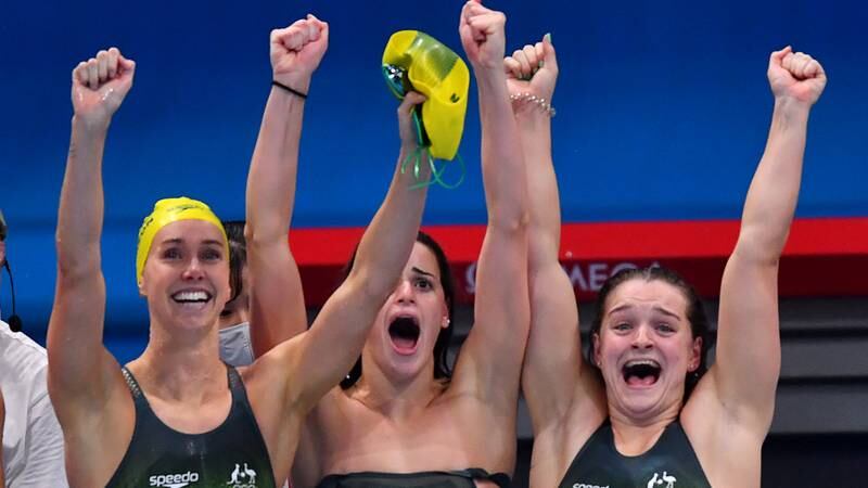Team Australia celebrate gold in the women's 4 x 100m medley relay.