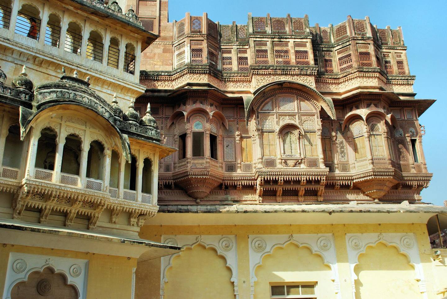 The facade of the Jaisalmer Palace, Rajasthan. Pixabay