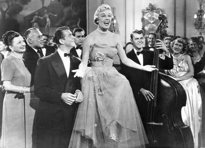 Admiring Gene Nelson looking up at singing Doris Day in a scene from the film 'Lullaby Of Broadway', 1951. (Photo by Warner Brothers/Getty Images)