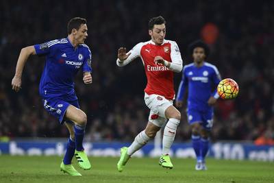 Arsenal's Mesut Ozil, right, vies with Chelsea's Nemanja Matic during the English Premier League football match at the Emirates Stadium in London on January 24, 2016. AFP PHOTO / BEN STANSALL