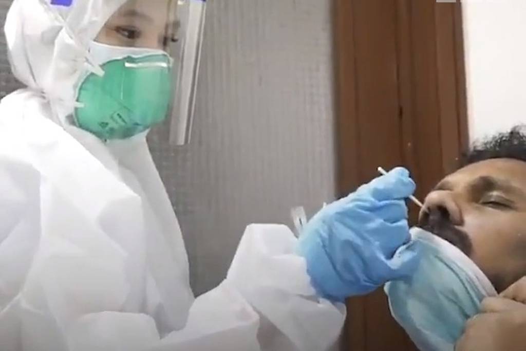 Coronavirus: Abu Dhabi officials test residents in high density areas