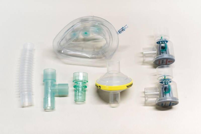 An undated handout image released by University College London (UCL) in London and received on March 30, 2020, shows components, including a mask, of the Continuous Positive Airway Pressure (CPAP) breathing aid, developed in less than a week by mechanical engineers, doctors and the Mercedes Formula 1 team in conjunction with UCL. Medical researchers and engineers at UCL have teamed up with Formula One outfit Mercedes to adapt a breathing aid for mass production that could keep coronavirus patients off much-needed ventilators. 
University College London said UK regulators had approved its adaptation of the continuous positive airway pressure device (CPAP), which helps patients with breathing difficulties. A version of the equipment, which increases air and oxygen flow into the lungs, has already been used in hospitals in Italy and China to help COVID-19 patients with serious lung infections. - RESTRICTED TO EDITORIAL USE - MANDATORY CREDIT "AFP PHOTO / James Tye/ UCL / Handout " - NO MARKETING - NO ADVERTISING CAMPAIGNS - DISTRIBUTED AS A SERVICE TO CLIENTS
 / AFP / University College London (UCL) / James Tye / RESTRICTED TO EDITORIAL USE - MANDATORY CREDIT "AFP PHOTO / James Tye/ UCL / Handout " - NO MARKETING - NO ADVERTISING CAMPAIGNS - DISTRIBUTED AS A SERVICE TO CLIENTS
