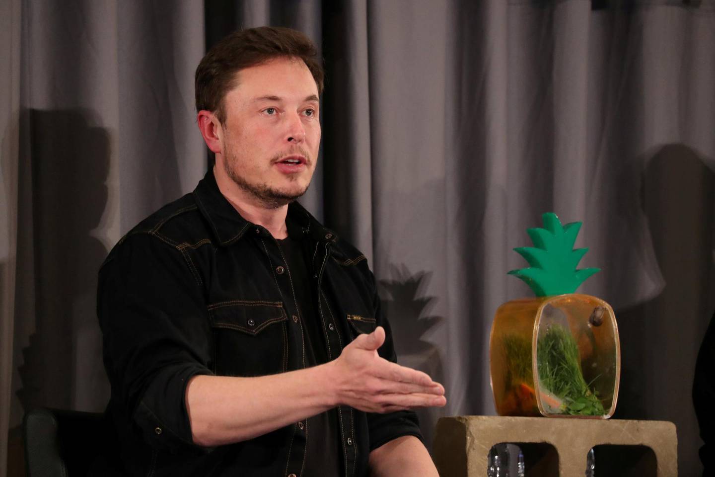 FILE PHOTO: Elon Musk speaks at a Boring Company community meeting in Bel Air, Los Angeles, California, U.S. May 17, 2018. REUTERS/Lucy Nicholson/File Photo