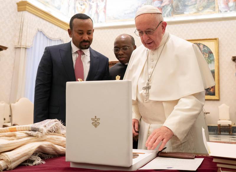 Pope Francis and Ethiopian Prime Minister Abiy Ahmed exchange gifts during a private audience at the Vatican on January 21, 2019. (Photo by Andrew Medichini / POOL / AFP)