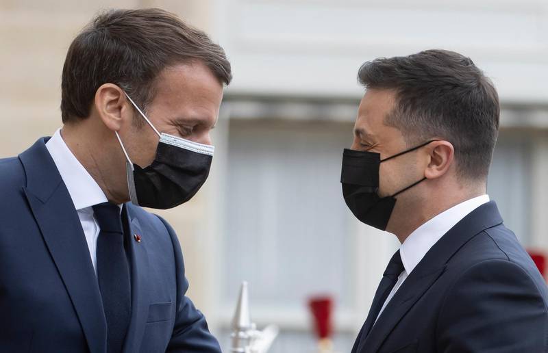epa09139686 French President Emmanuel Macron (L) greets Ukrainian President Volodymyr Zelensky (R) as he arrives for a meeting at the Elysee Palace in Paris, France, 16 April 2021.  EPA/IAN LANGSDON / POOL
