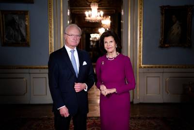 epa08874251 Swedish King Carl XVI Gustaf (L) and Queen Silvia of Sweden pose at the Royal Castle in Stockholm, Sweden, 03 December 2020 (issued 10 December 2020).  EPA/Pontus Lundahl SWEDEN OUT