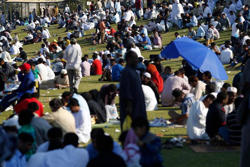 DUBAI, UNITED ARAB EMIRATES, DECEMBER 26, 2014. General crowd pictures of the race day at Jebel Ali Racecourse. (Photo: Antonie Robertson/The National) Journalist: Jason Ford. Section: Sports. *** Local Caption ***  AR_2612_Horse_Racing-08.JPG