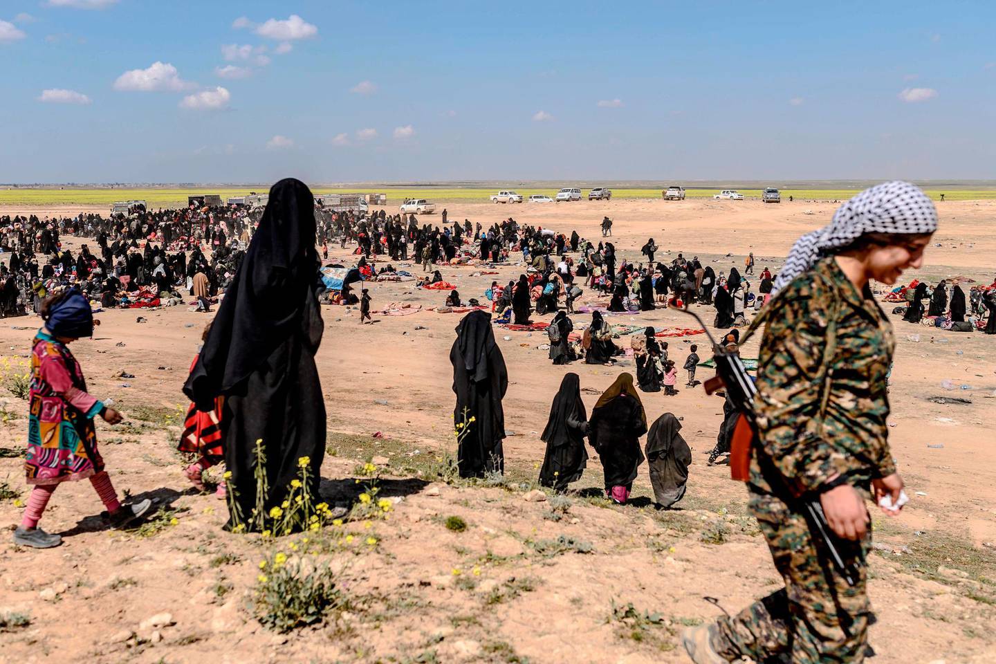 Women and children evacuated from the Islamic State (IS) group's embattled holdout of Baghouz arrive at a screening area held by the US-backed Kurdish-led Syrian Democratic Forces (SDF), in the eastern Syrian province of Deir Ezzor, on March 6, 2019. More than 7000 people, mostly women and children, have fled the shrinking pocket over the past days, as US-backed forces press ahead with an offensive to crush holdout jihadists. / AFP / Bulent KILIC
