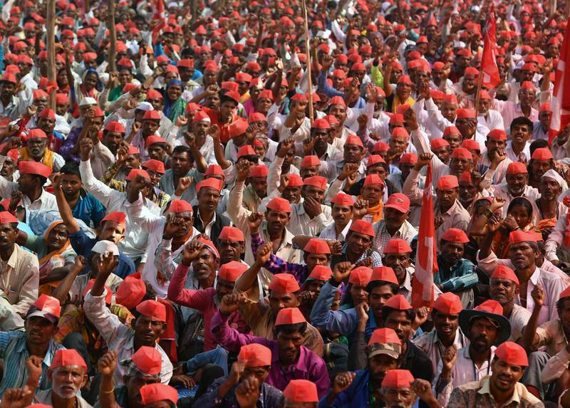 TOPSHOT - Indian farmers shout slogans as they listen to speakers at the site of a protest rally in Mumbai on March 12, 2018. 
Tens of thousands of Indian farmers protested in Mumbai on March 12 after walking more than a hundred kilometres to demand better crop prices and land rights. The farmers, wearing red caps and carrying red flags, arrived in the city following a six-day trek from Nashik, situated 165 kilometres (103 miles) north of India's financial capital.
 / AFP PHOTO / Indranil MUKHERJEE