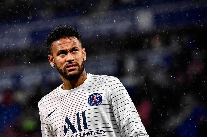 TOPSHOT - Paris Saint-Germain's Brazilian forward Neymar is pictured as he warms up before the French L1 football match between Olympique Lyonnais (OL) and Paris Saint-Germain (PSG) at the Groupama stadium on September 22, 2019 in Decines-Charpieu, near Lyon. / AFP / JEFF PACHOUD
