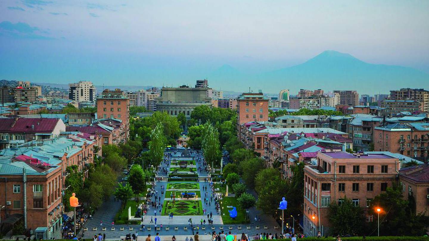 Как назывался ереван. Ереван Сити Армения. Главная улица Еревана. Каскад Ереван Арарат. Мэдеси Ереван.