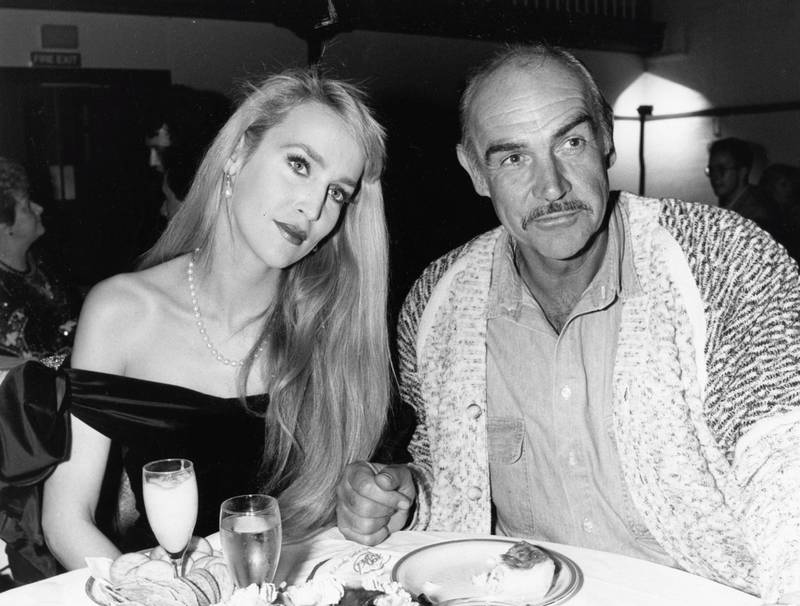 Actor Sean Connery and model Jerry Hall eating a meal together, April 21st 1987. (Photo by Dave Hogan/Getty Images)