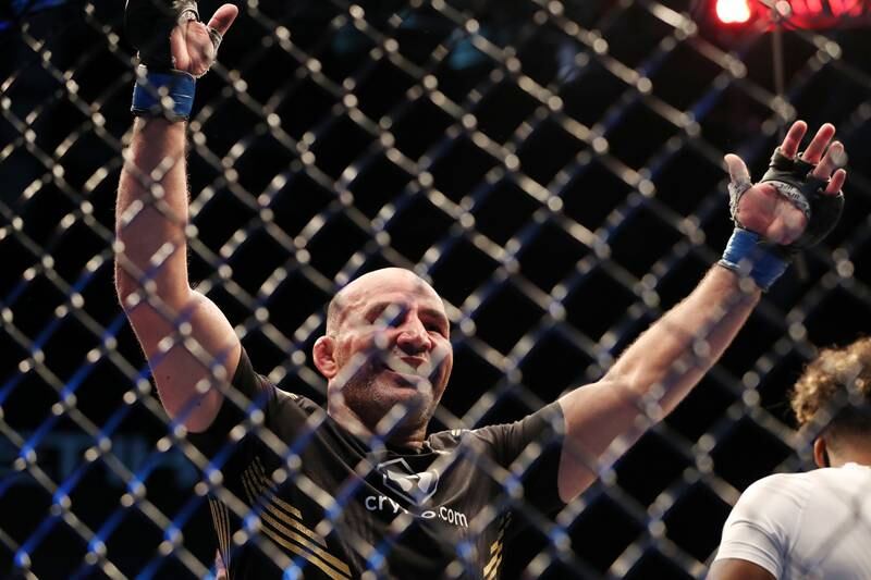 Glover Teixeira became the second oldest UFC champion at 42 after defeating Jan Błachowicz.