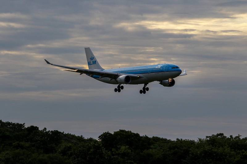 A KLM Airbus A330-200 aircraft lands at Pinto Martins International Airport in Fortaleza, Ceara state, Brazil, on May 03, 2018. - The aircraft will do the route Forataleza-Paris, which was inaugurated Thursday by French-Dutch Air France-KLM in partnership with Brazilian airline Gol. The inauguration of this flight to a little developed corner of Brazil highlights European airlines' attempt to bring the continents together, catching up with far more dominant routes between South and North America. (Photo by Fabio LIMA / AFP)