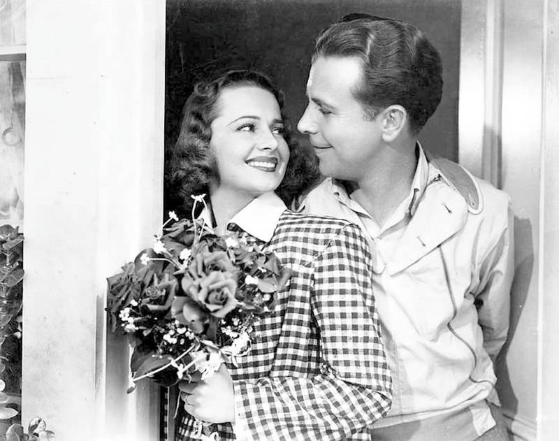 Olivia de Havilland and Dick Powell in Hard to Get (1938) IMDb