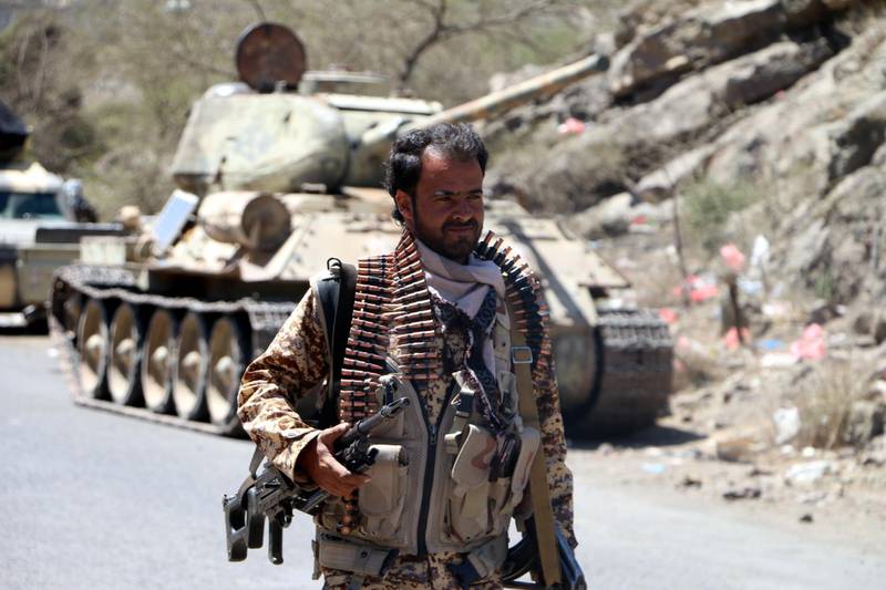 epa07477171 A Yemeni pro-government soldier wears a machine gun bullet belt as he takes part in military operations on Houthi positions in the southern province of Dhale, Yemen, 31 March 2019. According to reports, heavy fighting is currently taking place in the southern Yemeni province of Dhale between the Saudi-backed Yemeni pro-government forces and the Houthi rebels after the rebels tried to capture the province near the port city of Aden where the temporary seat of the internationally recognized Yemeni government.  EPA/NAJEEB ALMAHBOOBI