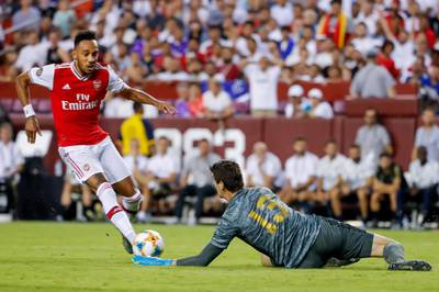 epa07736270 Real Madrid goalkeeper Thibaut Courtois (R) stops a shot by Arsenal forward Pierre-Emerick Aubameyang (L) during the second half of the International Champions Cup (ICC) soccer match between Real Madrid and Arsenal at FedEx Field in Landover, Maryland, USA, 23 July 2019.  EPA/ERIK S. LESSER