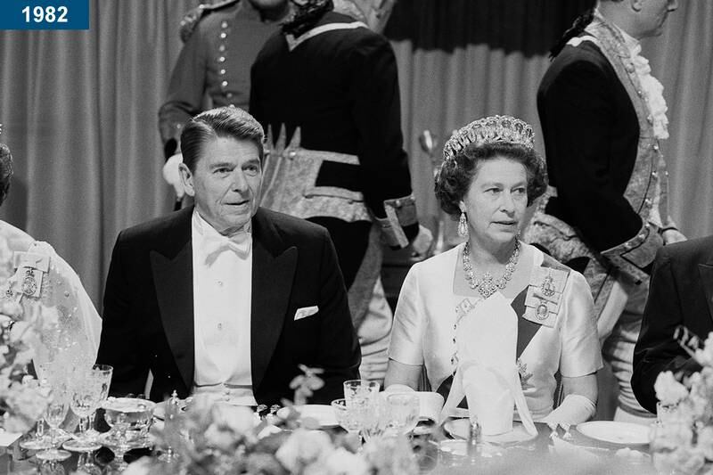 1982: US president Ronald Reagan and the queen at a gala dinner at Windsor Castle.