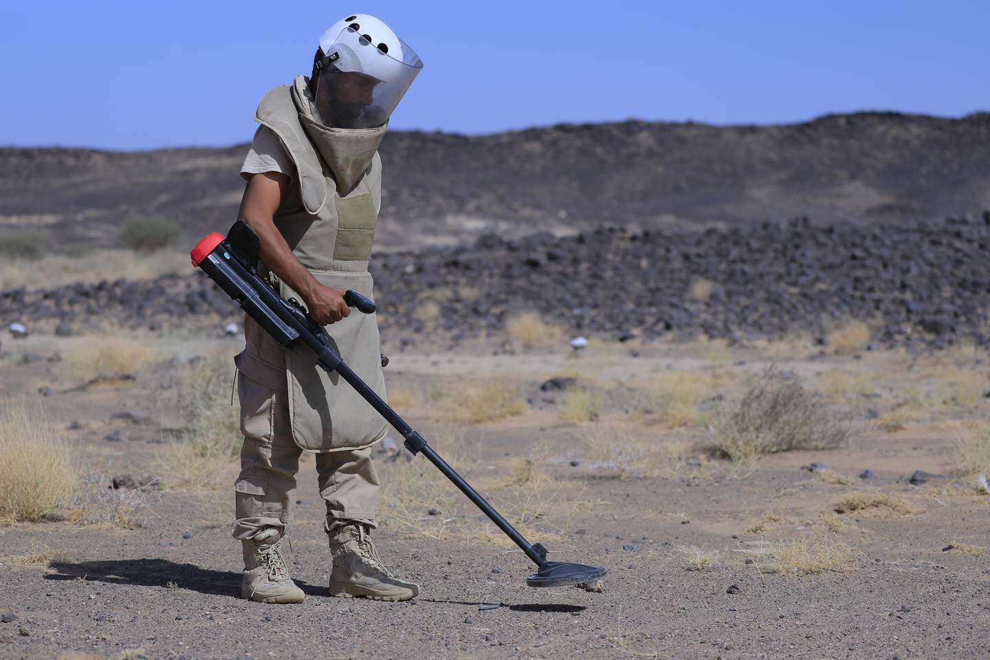 Since 2018, workers on the Saudi-funded project Masam have been removing landmines and other explosive devices in Yemen. Photo: Masam