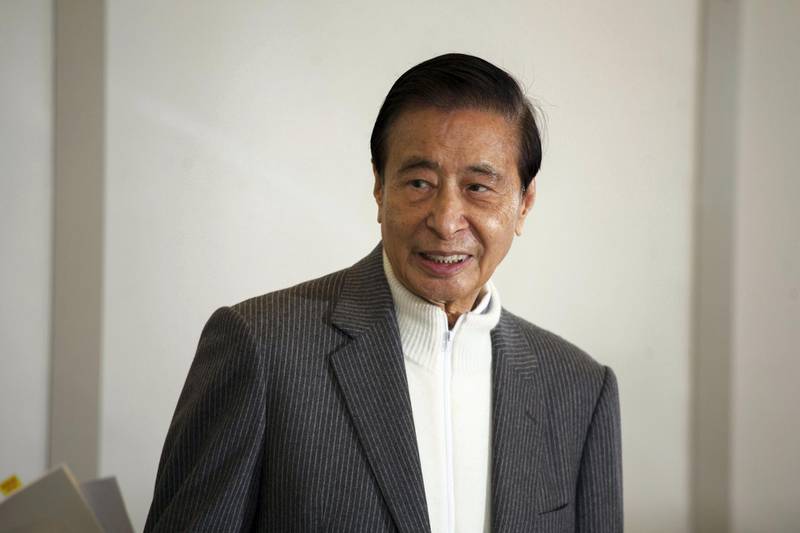Billionaire Lee Shau-kee, chairman of Henderson Land Development Co., attends a news conference in Hong Kong, China, on Thursday, Jan. 15, 2015. Lee, who announced the private donation of a 63,000 square feet (5,853 square meters) site to charity group Po Leung Kuk for a youth hostel, said Hong Kong home prices are near its peak as more supply is coming. Photographer: Jerome Favre/Bloomberg *** Local Caption *** Lee Shau-kee