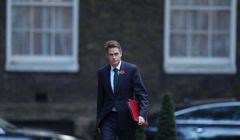Britain's Defence Secretary Gavin Williamson arrives to attend a meeting of the cabinet at 10 Downing Street in London, on October 29, 2018, ahead of the presentation of the government's annual budget to Parliament.  / AFP / Daniel LEAL-OLIVAS
