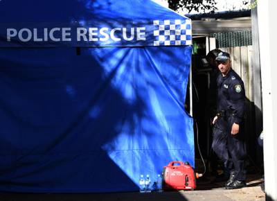 epa06119595 New South Wales police stand at a tent set up at the back of a property in Surrey Hills in Sydney, Australia, 01 August 2017. Four men have been arrested after the NSW Joint Counter Terrorism team conducted raids throughout Sydney suburbs over the weekend. The four men are accused of allegedly plotting to bring down an Australian commercial jet.  EPA/DAVID MOIR AUSTRALIA AND NEW ZEALAND OUT