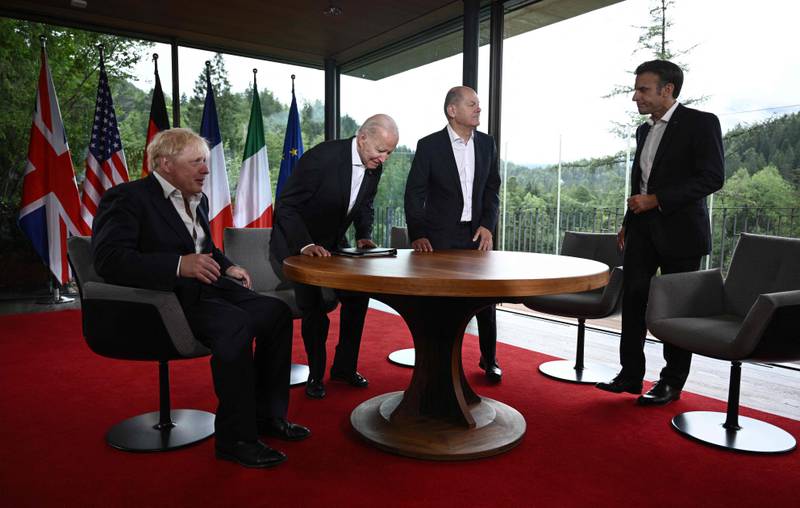 (L-R) Britain's Prime Minister Boris Johnson, US President Joe Biden, German Chancellor Olaf Scholz and France's President Emmanuel Macron take their seats prior  to a meeting of five G7 leaders on June 28, 2022 at Elmau Castle, southern Germany, on the last day of the G7 Summit.  (Photo by Brendan SMIALOWSKI  /  AFP)