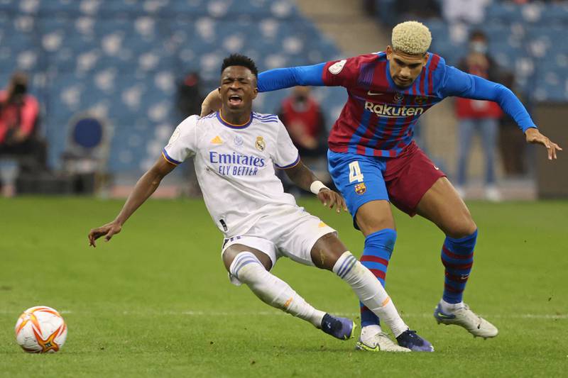 Ronald Araujo 8 Felt his hamstring after trying to keep up with Vinicius and couldn’t keep up with the Brazilian when he put Madrid ahead after 26. Fast. Frustrated by Madrid, but Barca’s best defender as he closed down opponents and fared well in one on ones. AFP