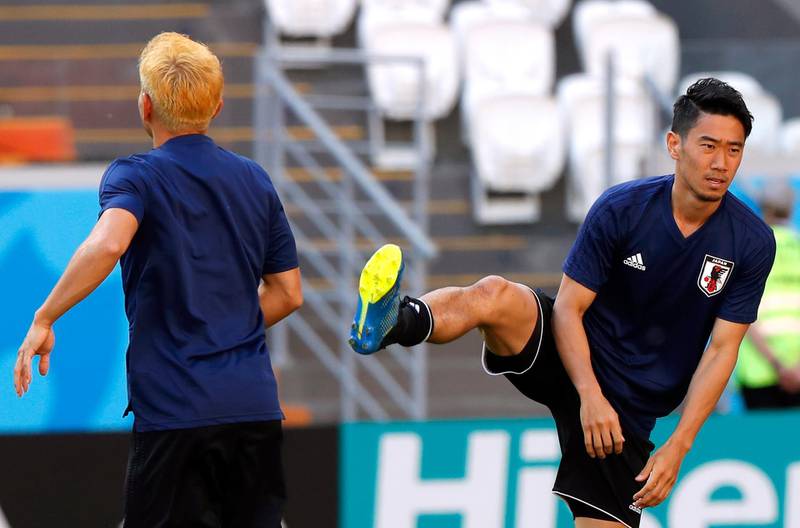 epa06818826 Japan national soccer team's midfielder Shinji Kagawa (R) attends his team training session at Mordovia Arena in Saransk, Russia, 18 June 2018. Japan will face Colombia in the FIFA World Cup 2018 group H preliminary round soccer match at Mordovia Arena in Saransk, Russia on 19 June 2018.  EPA/RUNGROJ YONGRIT   EDITORIAL USE ONLY