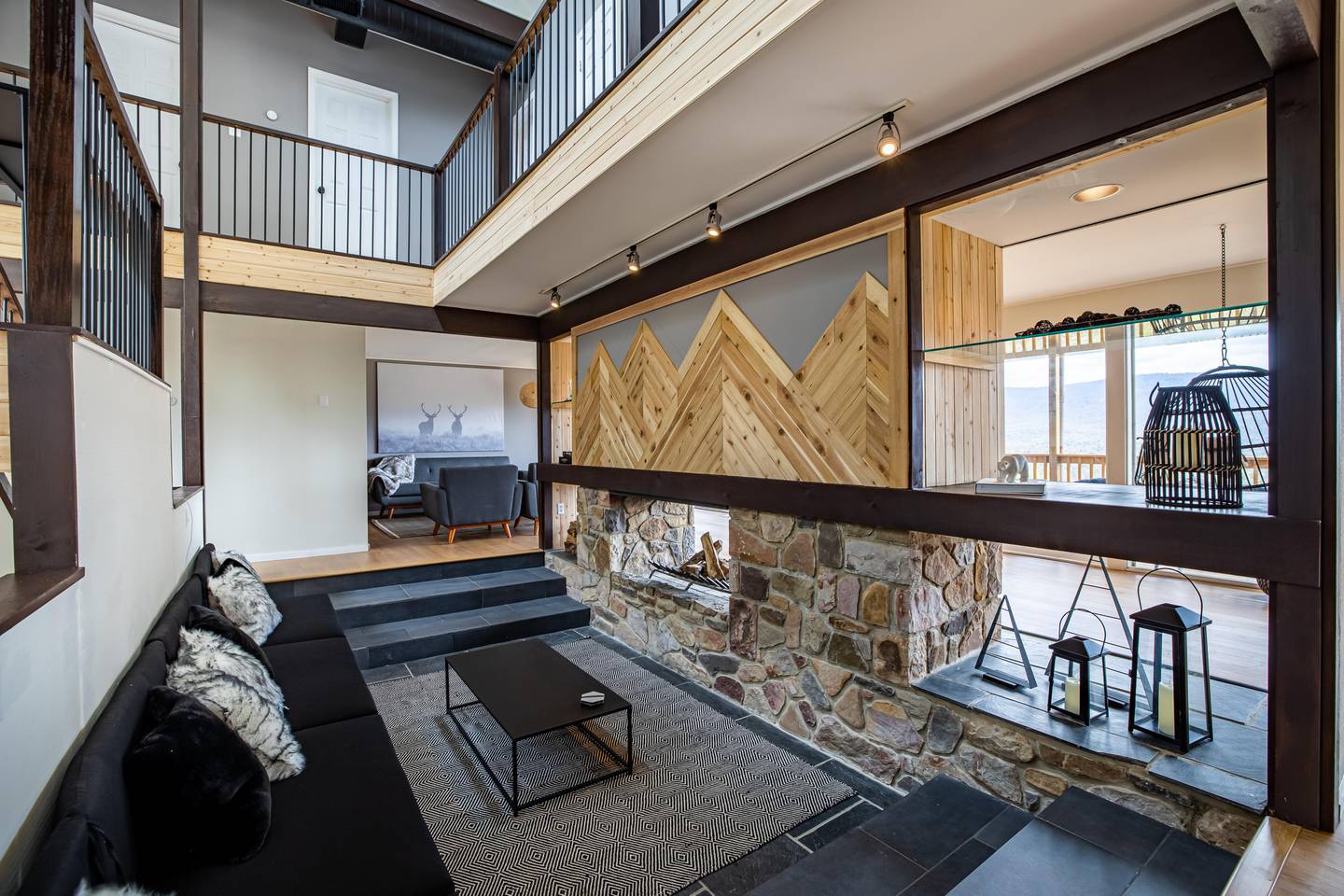 Ten odnowiony dom jest idealnym miejscem na pobyt w górach w Wirginii.  Zdjęcie: Downtown Creative/Airbnb