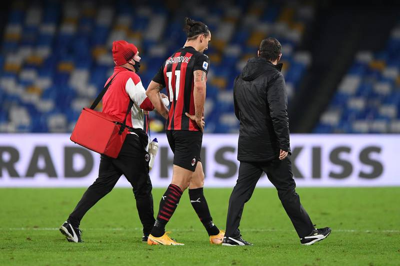 Zlatan Ibrahimovic walks off injured during the Serie A match between Napoli and AC Milan. Getty Images