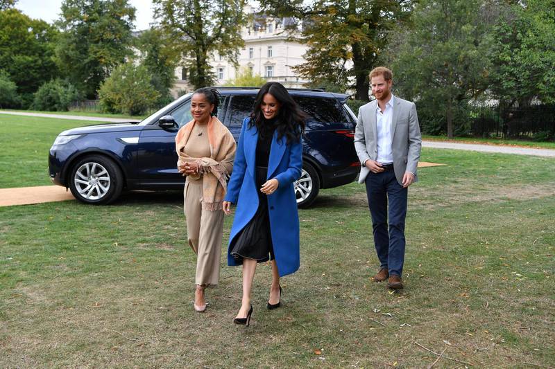 LONDON, ENGLAND - SEPTEMBER 20: Meghan, Duchess of Sussex (C) arrives with her mother Doria Ragland (L) and Prince Harry, Duke of Sussex to host an event to mark the launch of a cookbook with recipes from a group of women affected by the Grenfell Tower fire at Kensington Palace on September 20, 2018 in London, England. (Photo by Ben Stansall - WPA Pool/Getty Images)