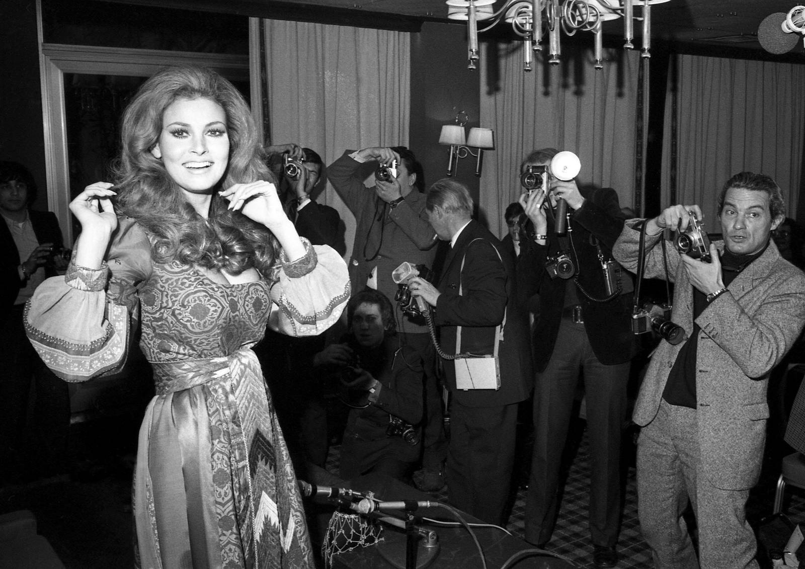 Raquel Welch Death Reese Witherspoon Leads Tributes To ‘elegant And Glamorous Actress