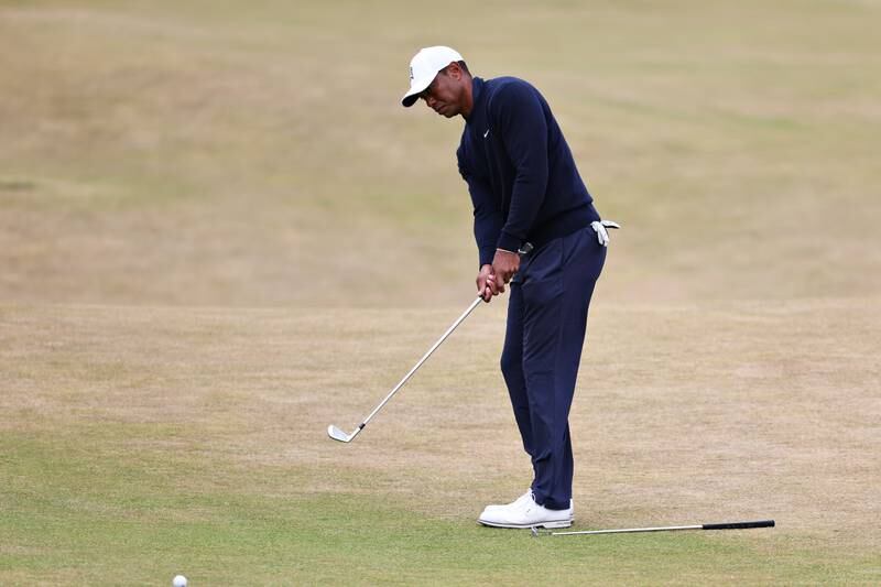 Tiger Woods chips on the 18th. Getty