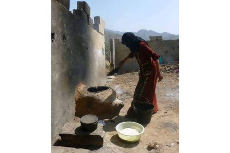 Al Jareeb village in northern Yemen has been hard hit by the ongoing conflict. Oxfam is assisting internally displaced people in the village by providing water and sanitation. Photo: Amal Al-Ariqi / Oxfam
