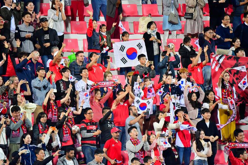 South Korea supporters celebrate their win during the 2019 AFC Asian Cup Round of 16 football match between South Korea and Bahrain at the Rashid Stadium in Dubai on January 22, 2019.  / AFP / Giuseppe CACACE

